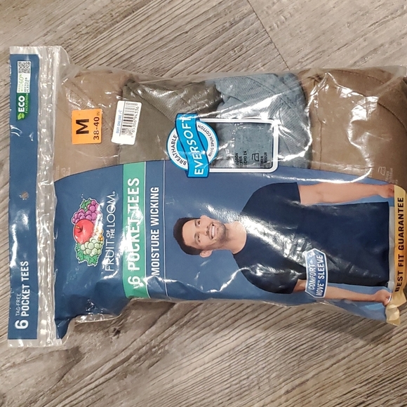 Fruit of the Loom 6 Pack Pockless Tees Size Medium - Picture 2 of 5